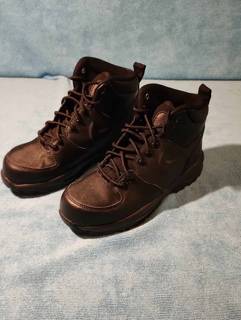 Nike Manoa Leather and Nylon Hightop Sneaker Lace-Up Boots 4.5 YOUTH